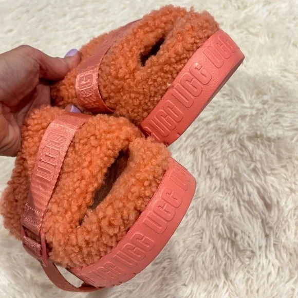 Women's UGG Fluffita Coral Sheepskin Platform Sherpa Sandals LIKE NEW size 6 - Picture 3 of 11